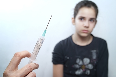 AAP Prefers Shots Over Spray for Immunizing Kids Next Flu Season